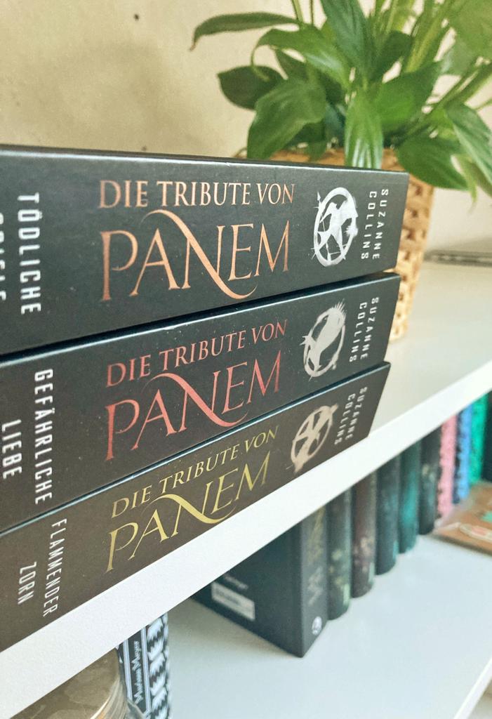 Mehr über den Artikel erfahren //Sammelrezension// Die Tribute von Panem Trilogie – Suzanne Collins