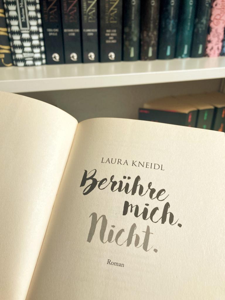 Mehr über den Artikel erfahren //Rezension// Berühre mich. Nicht – Laura Kneidl