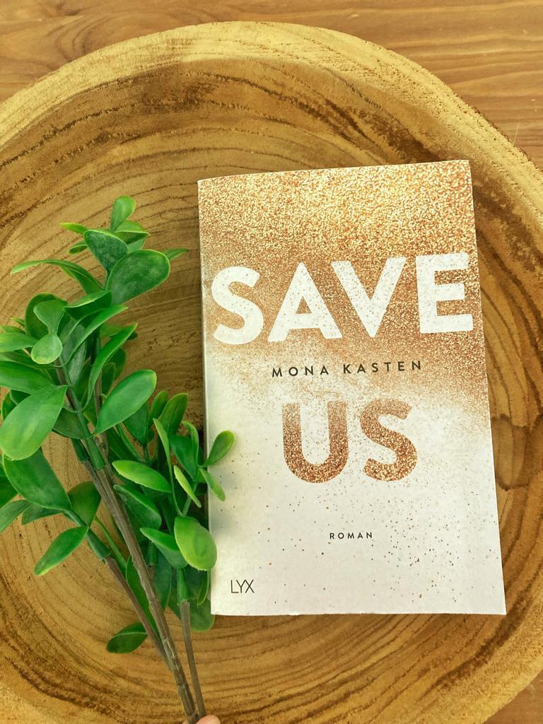 Mehr über den Artikel erfahren //Rezension// Save Us – Mona Kasten