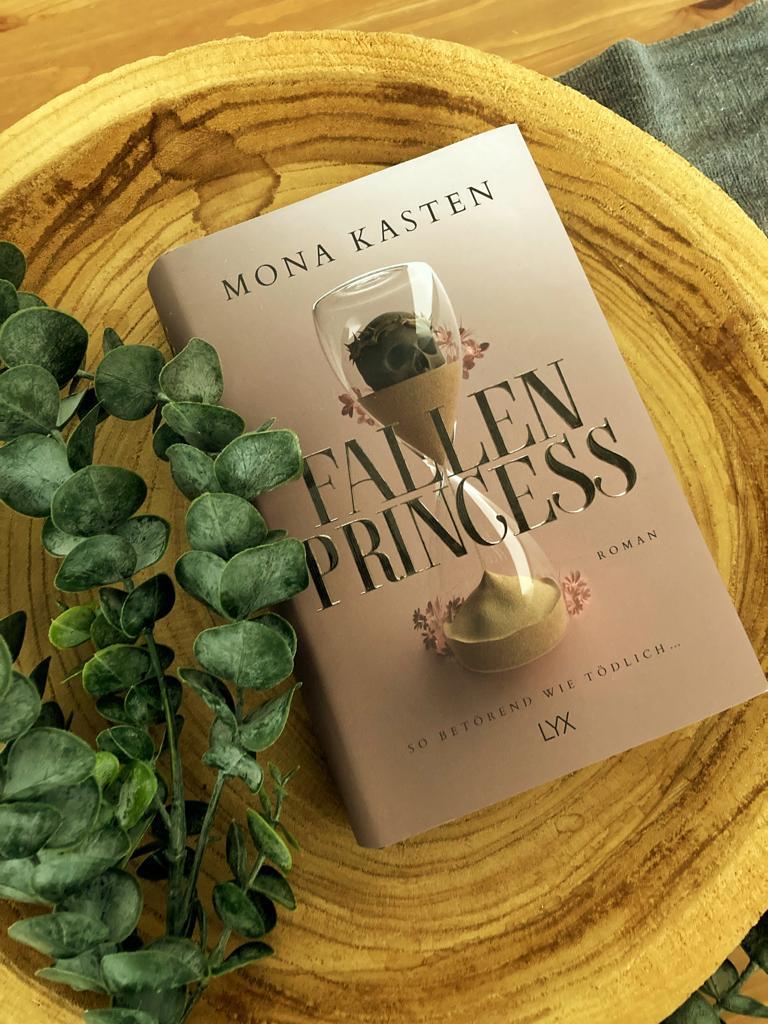 Mehr über den Artikel erfahren //Rezension/ Fallen Princess – Mona Kasten